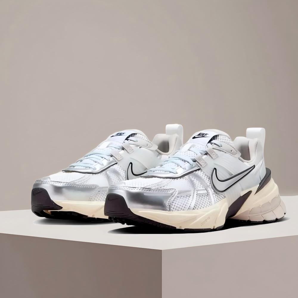 Women Shoes Running Nike - ナイキ V2K RUN レディース レトロ風多用途カジュアルランニングシューズ、滑り止めと耐久性のあるアウトソール FD0736-100