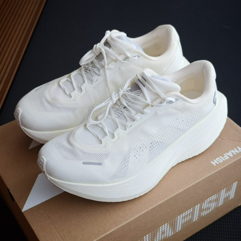 オリジナルブランド ランニングシューズ メンズ レディース  - Women'S Shoes Vs Men'S のレビューと価格
